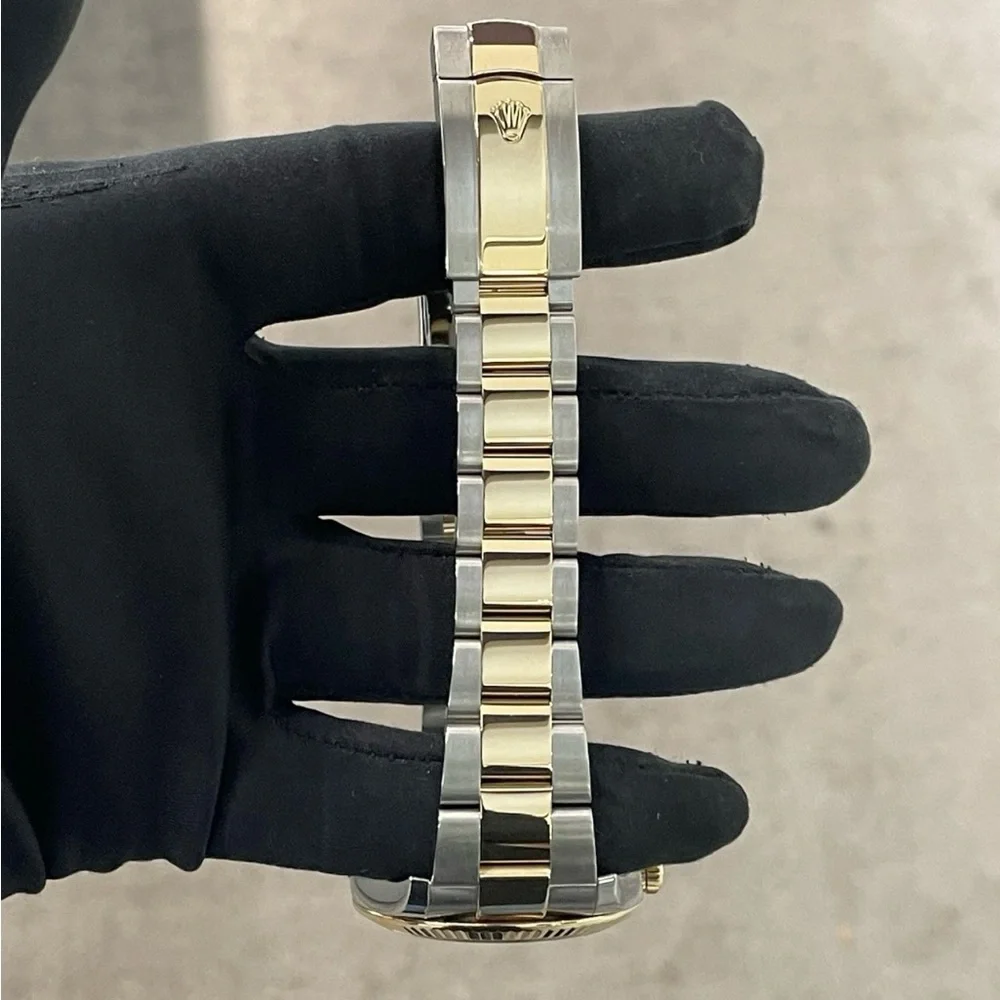 Rolex Datejust Watch - Black and Gold - Picture 5 of 9